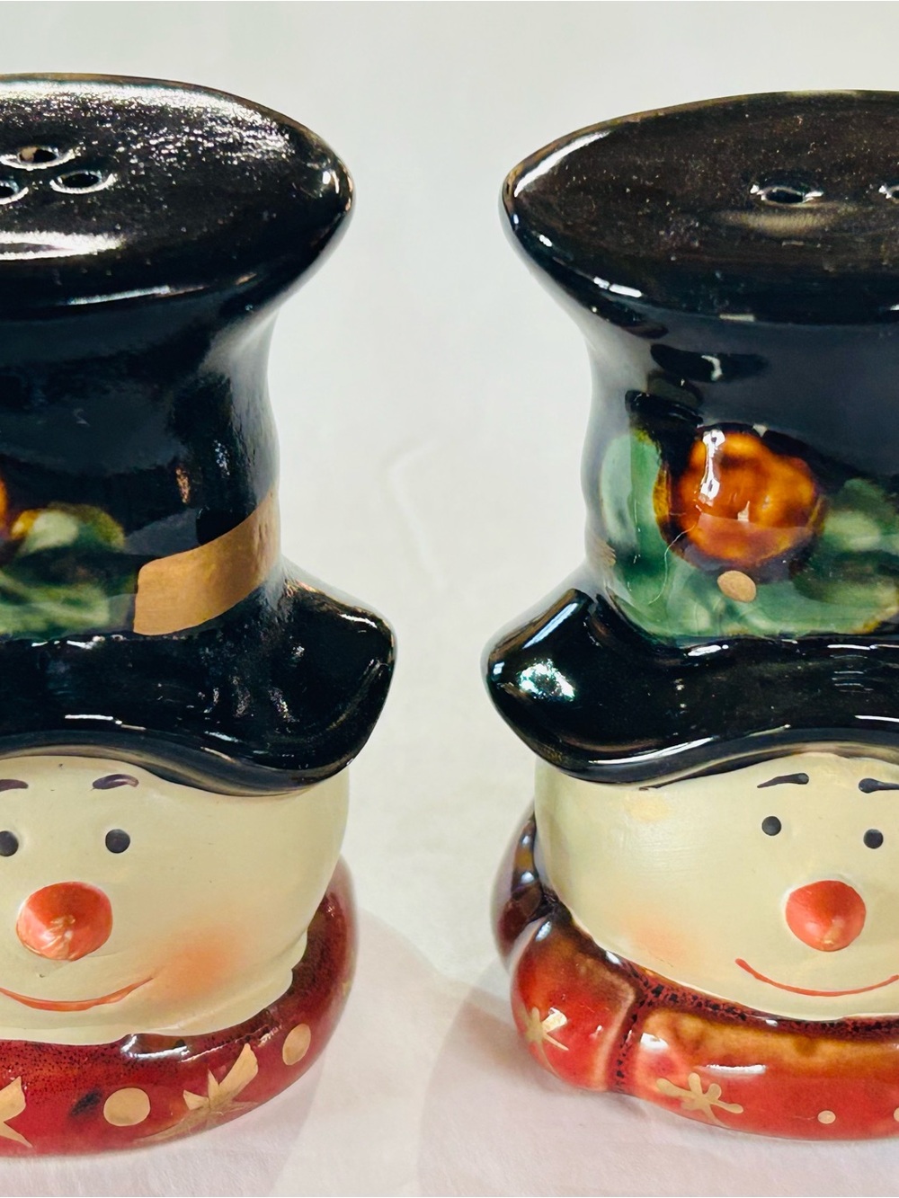 Salt & Pepper Shakers Christmas Snowmen  in  Top Hats Porcelain
